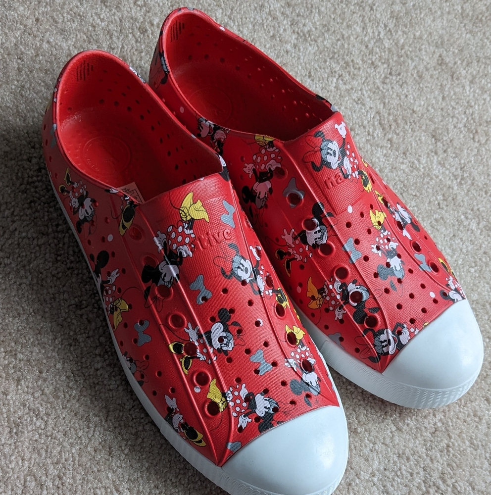 Native Disney Minnie Mouse shoes